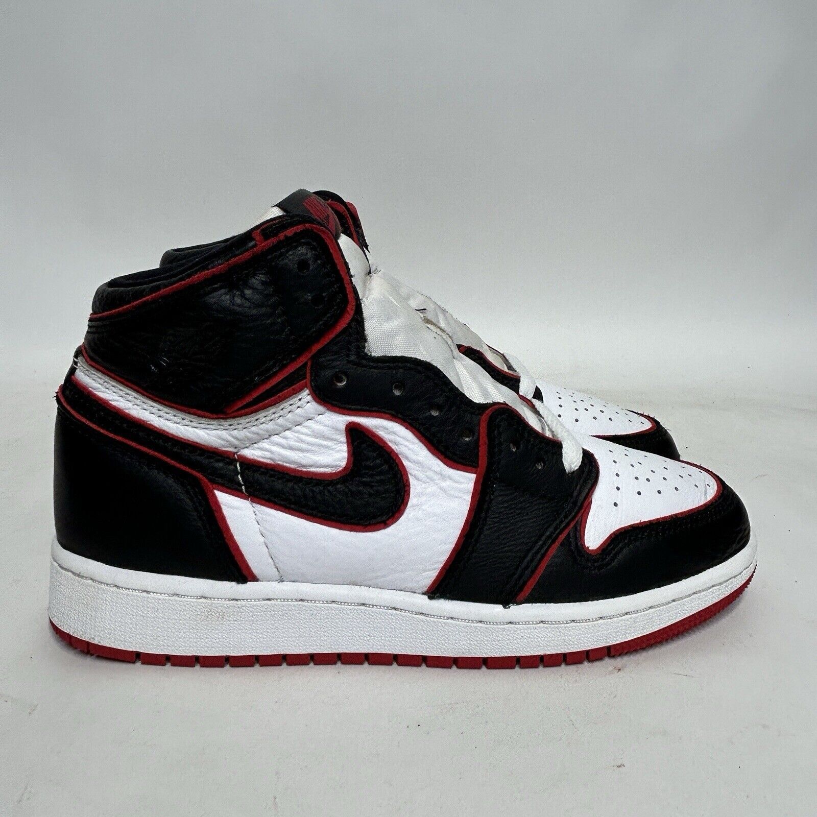 Nike Nike Shoes Air Jordan 1 Retro High OG BG “Bloodline” 2024 Size US 6.5 / IT 36.5 - 4 Thumbnail