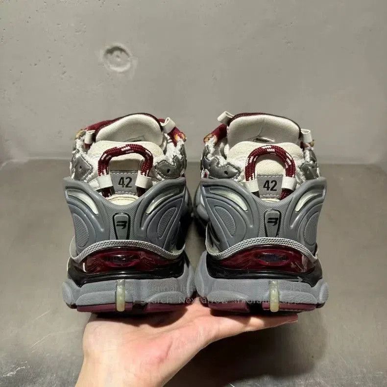 Balenciaga Balenciaga Runner Sneakers White Red Size 42. Size US 9 / EU 42 - 5 Thumbnail