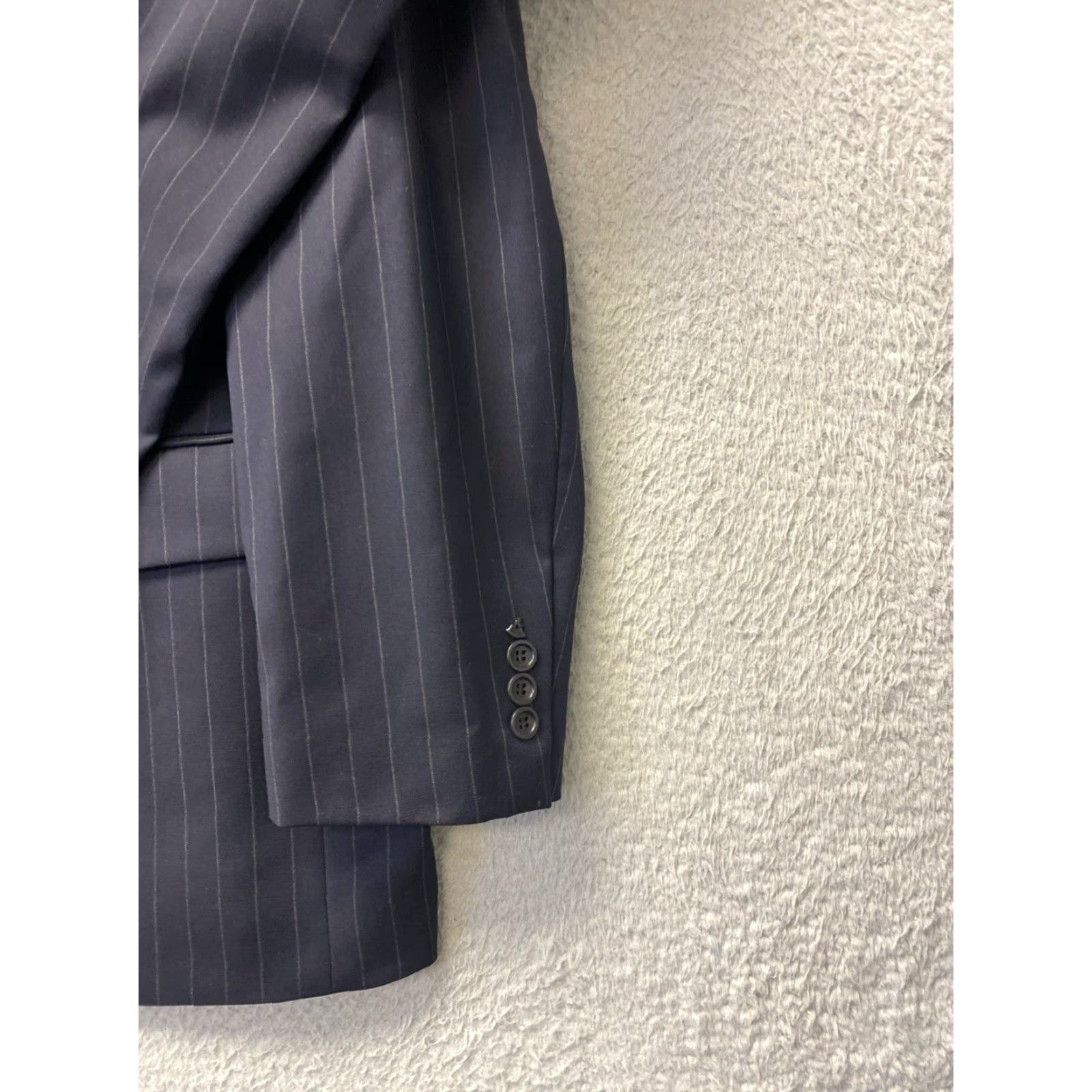Bill Blass VINTAGE Bill Blass Suit 2 Piece Navy Wool Striped Jacket Pants 40R Mens 2-Button/Single-Breasted 3 Button? Size 40R - 2 Thumbnail