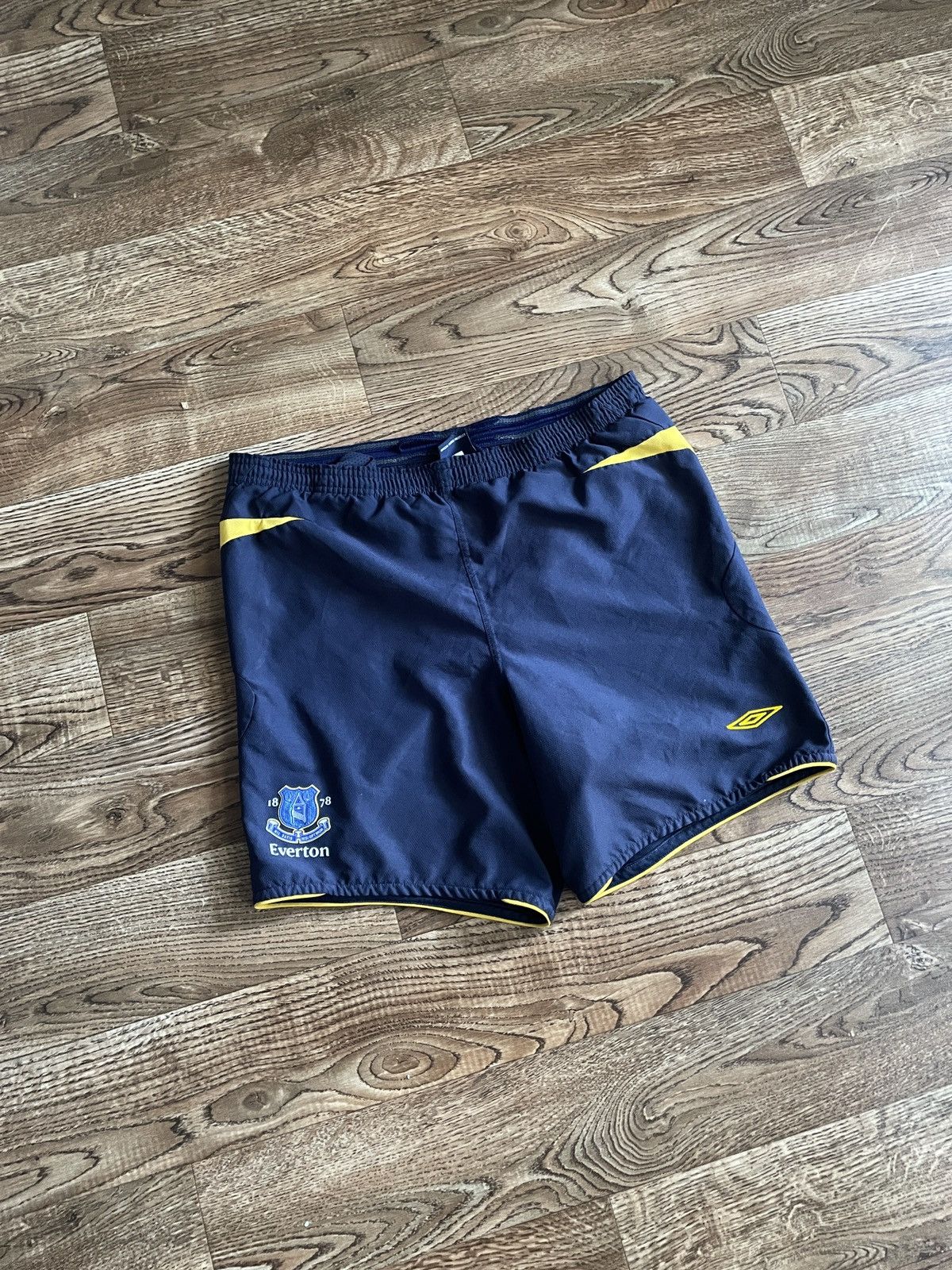 Umbro × Vintage EVERTON FC VINTAGE UMBRO FC FOOTBALL SOCCER SHORTS Size US 33 - 2 Thumbnail