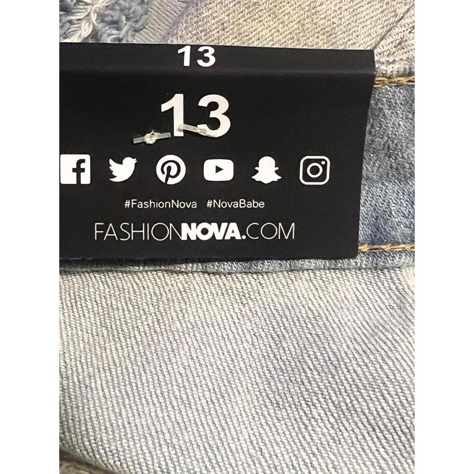 Fashion Nova FASHIONNOVA Jeans 13(31) Light Wash Distressed High Waisted Size 31" - 8 Thumbnail