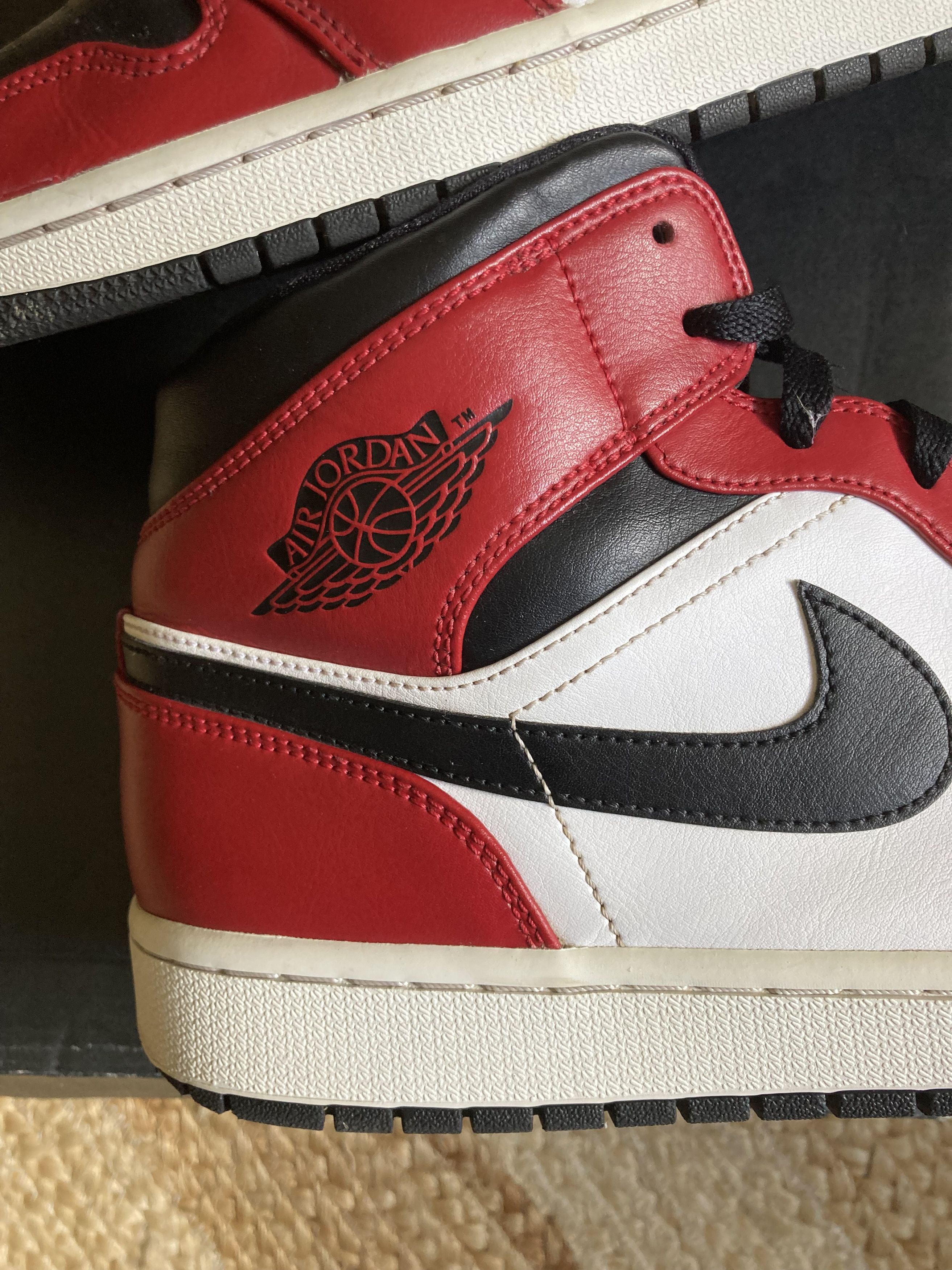 Jordan Brand Air jordan 1 Mid Chicago US 11.5 EU 45.5 Used Mens Size US 11.5 / EU 44-45 - 4 Thumbnail