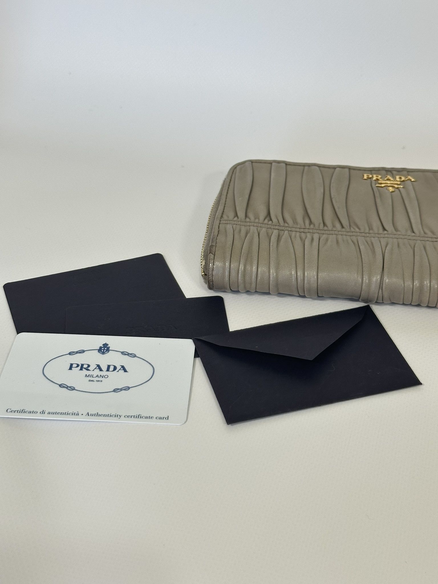 Prada Prada Long Wallet Nappa Gaufre Beige Leather Vintage Size ONE SIZE - 17 Thumbnail