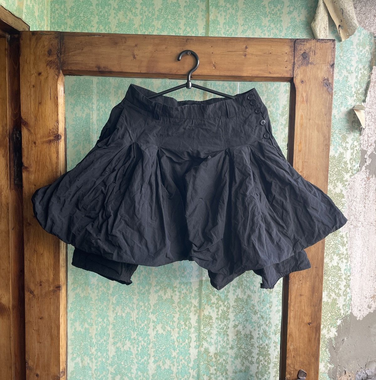 Emporio Armani Emporio Armani Black Asymmetric Balloon Hakama Shorts Skirt Size 26" / US 2 / IT 38 - 1 Thumbnail