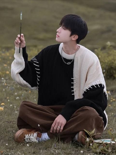 image of Vintage Men's Two-Tone Sweater in Black (Size Large)