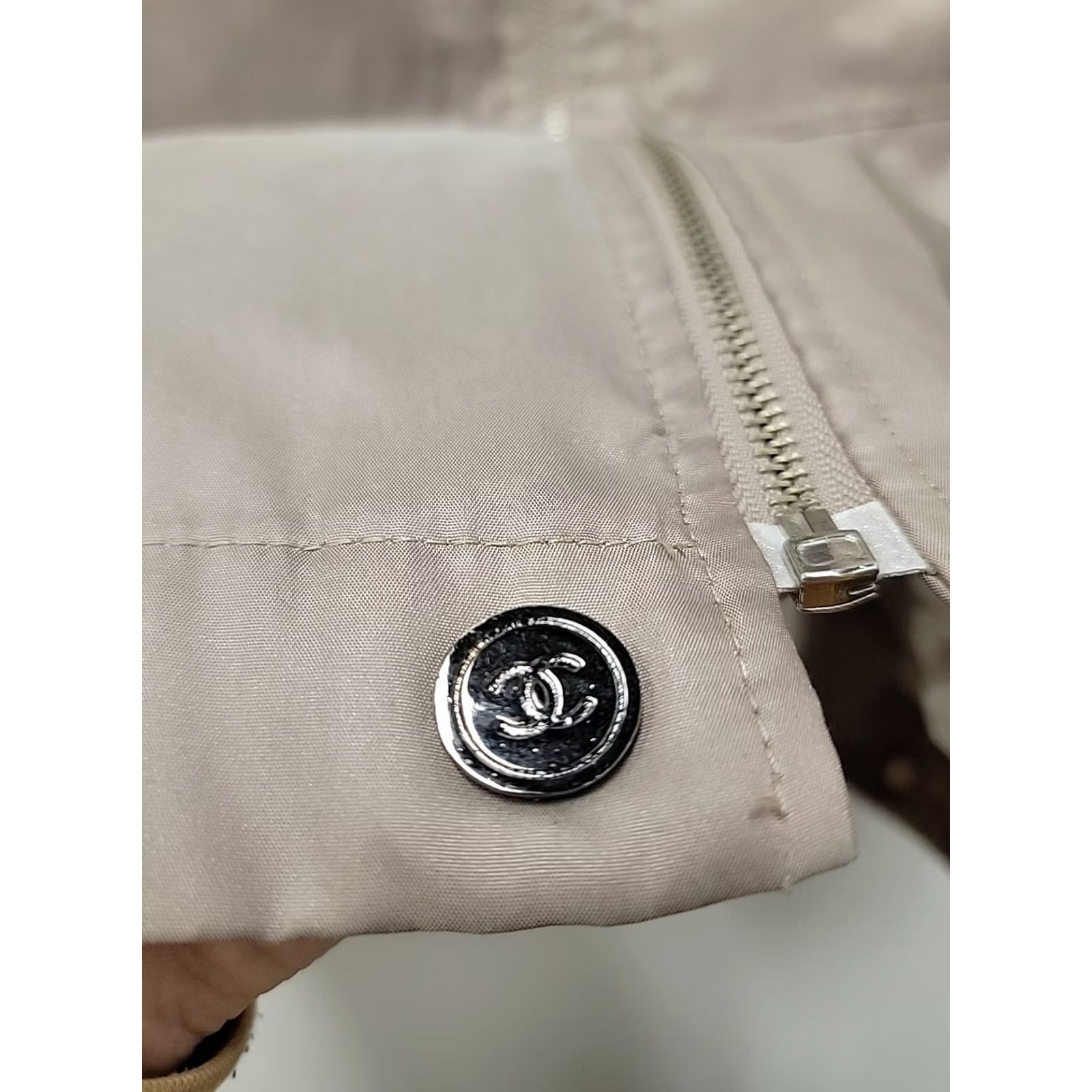 Chanel VINTAGE CHANEL Logo Jacket Full Zip Womens Jacket 44 Beige 90s Lined Rayon Viscose Size M / US 6-8 / IT 42-44 - 7 Thumbnail