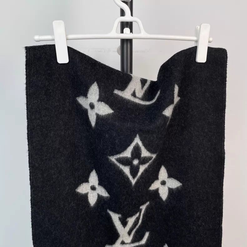 Louis Vuitton Louis Vuitton Black and grey printed cashmere double tasse Size ONE SIZE - 5 Thumbnail