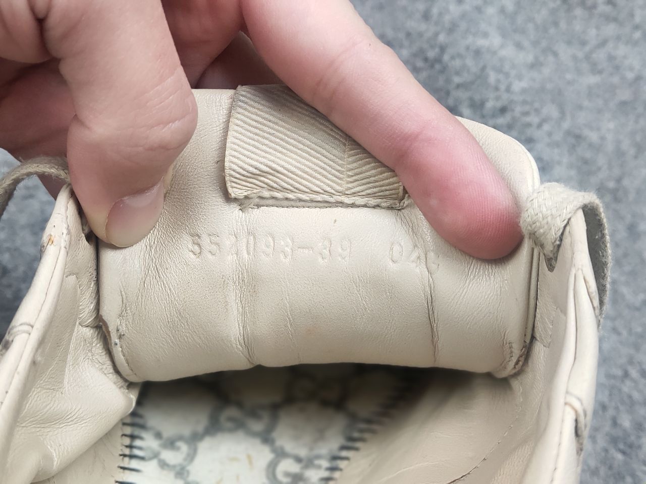 Gucci Gucci Authentic Cream Leather Mouth Print Rhyton Sneakers Size US 9 / IT 39 - 25 Thumbnail