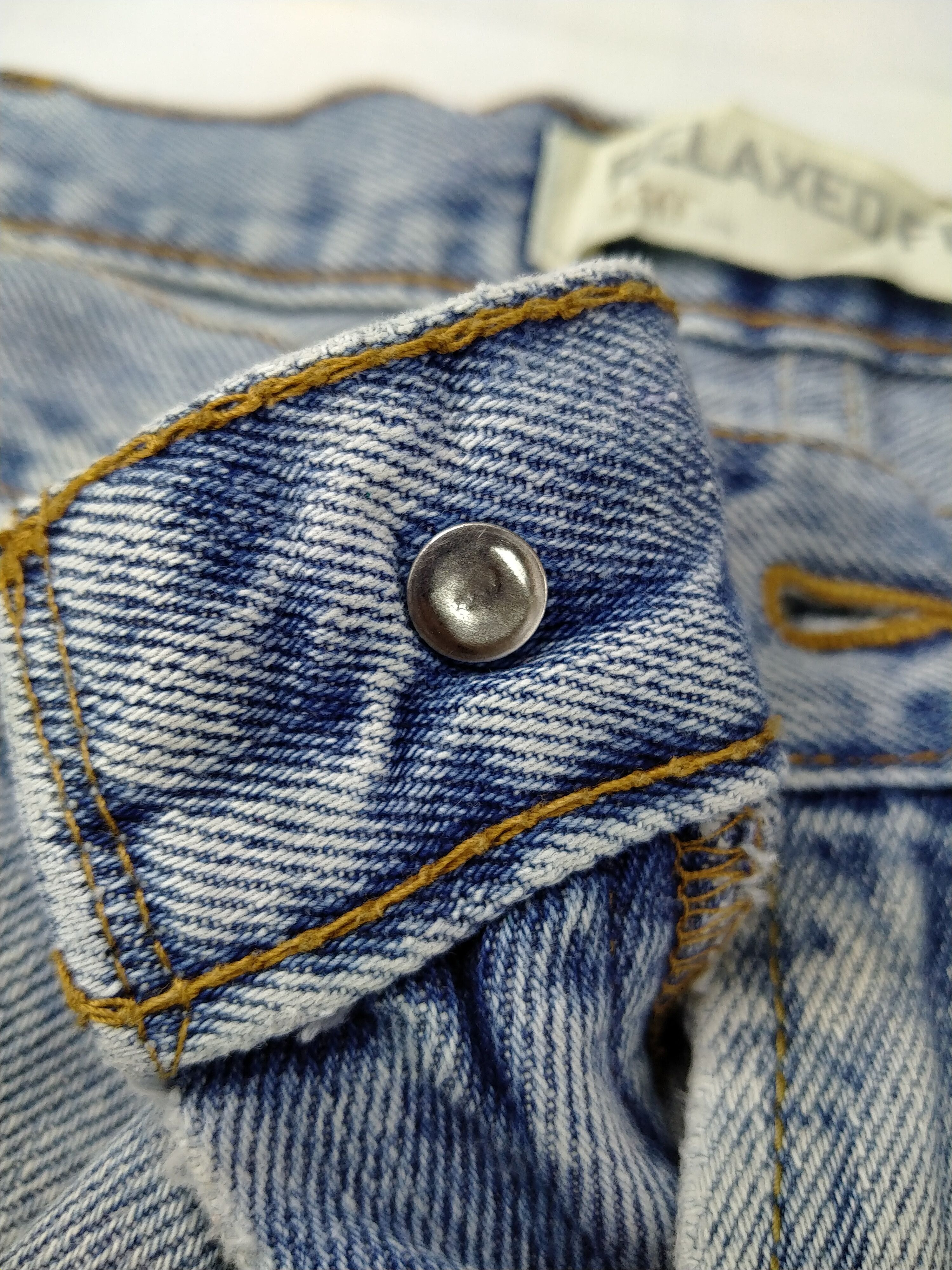 Levi's Light Wash Vintage Levi's 550 Relaxed Fit Denim -JN402 Size US 37 - 9 Thumbnail