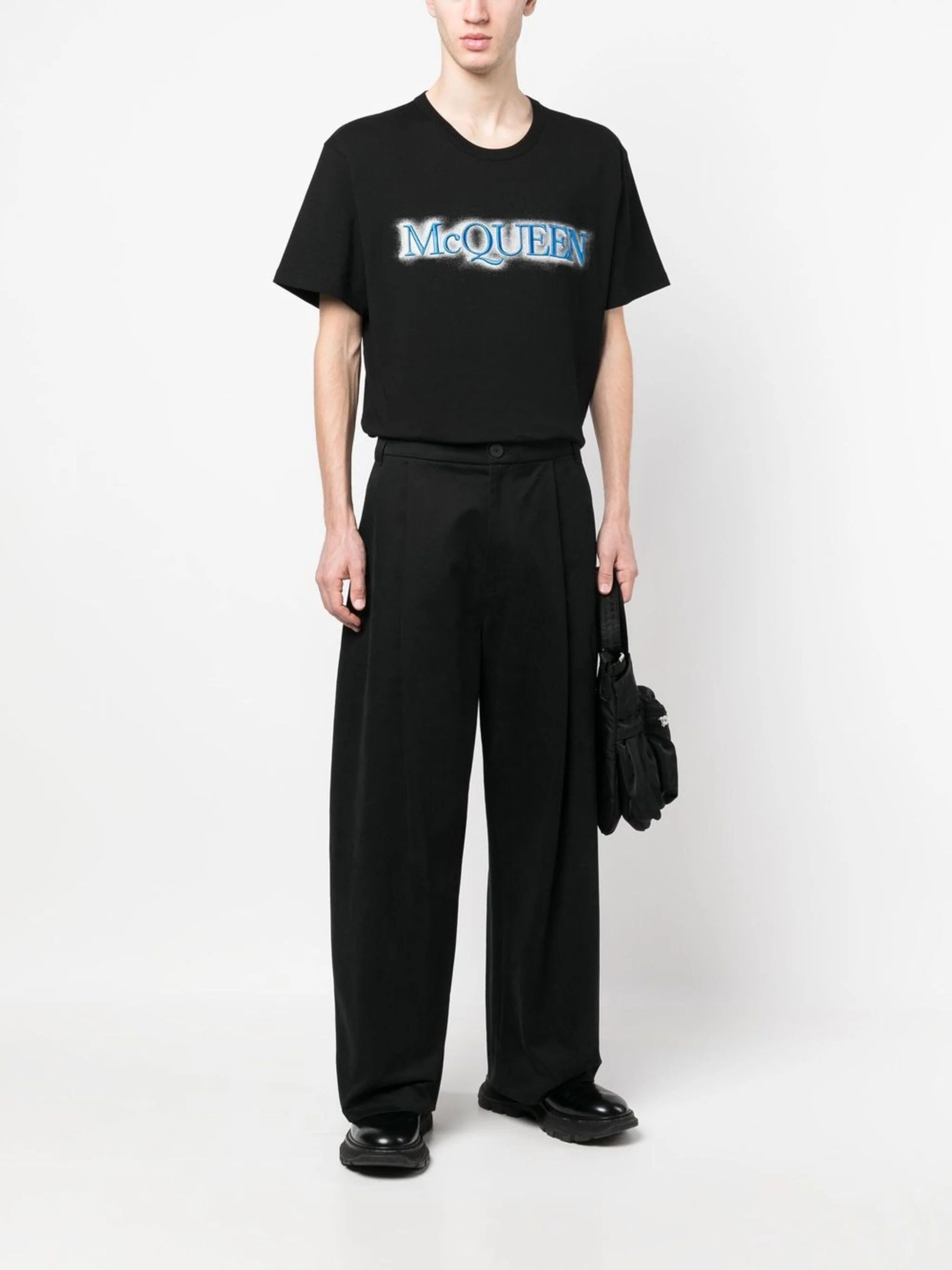 Alexander McQueen o1y1024 T-Shirt In Black Size US XL / EU 56 / 4 - 2 Thumbnail