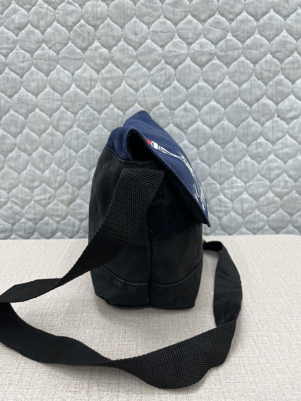 BEAMS GOTHAM CITY SLING BAG
