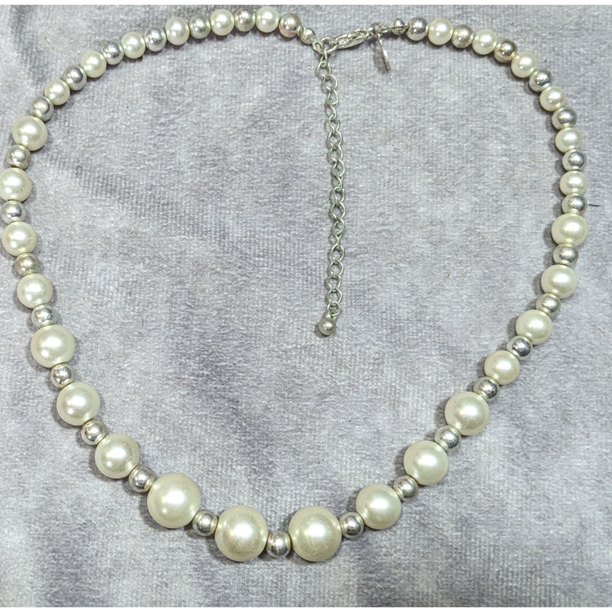Other Vintage KR Marked Faux Pearl And Silver Tone Beaded Necklace Size ONE SIZE - 4 Thumbnail