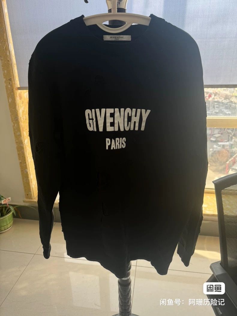 Givenchy Givenchy Givenchy hole sweatshirt 2505-Nextarrow Size US M / EU 48-50 / 2 - 1 Thumbnail
