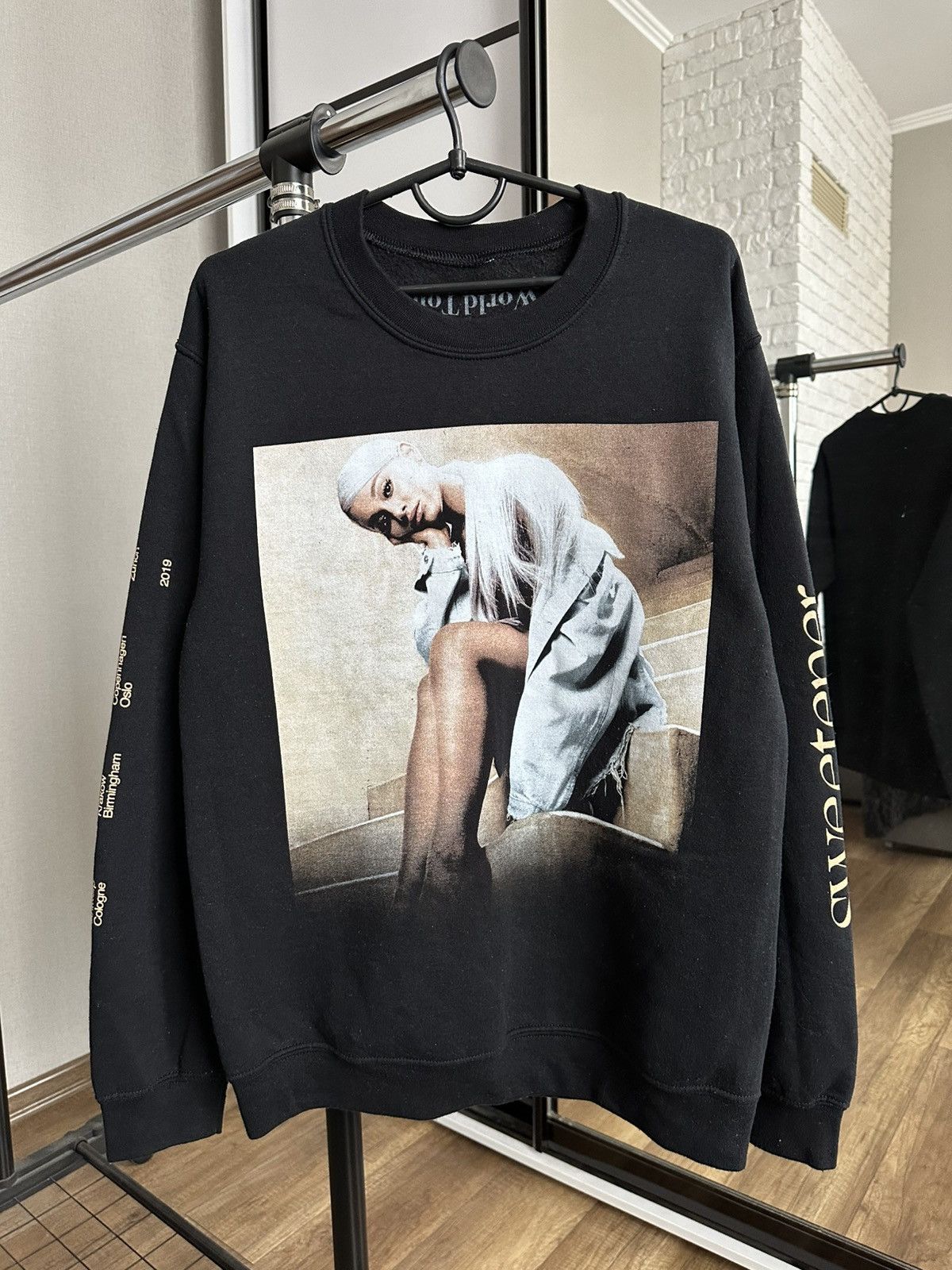 Other 2019 Ariana Grande Sweetener Sweatshirt Crewneck Band Tour Size US S / EU 44-46 / 1 - 3 Thumbnail