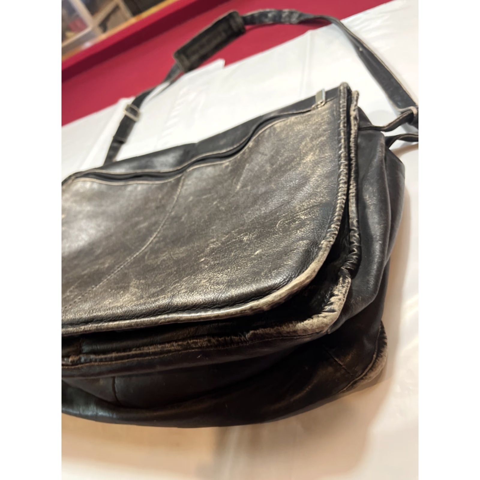 Vintage VINTAGE Wilson Leather BLACK Messenger Bag Distressed Grunge Leather Crossbody 16x11 1990s Women Men Unisex Adults Bag Movie Moto Office School Work Size ONE SIZE - 4 Thumbnail