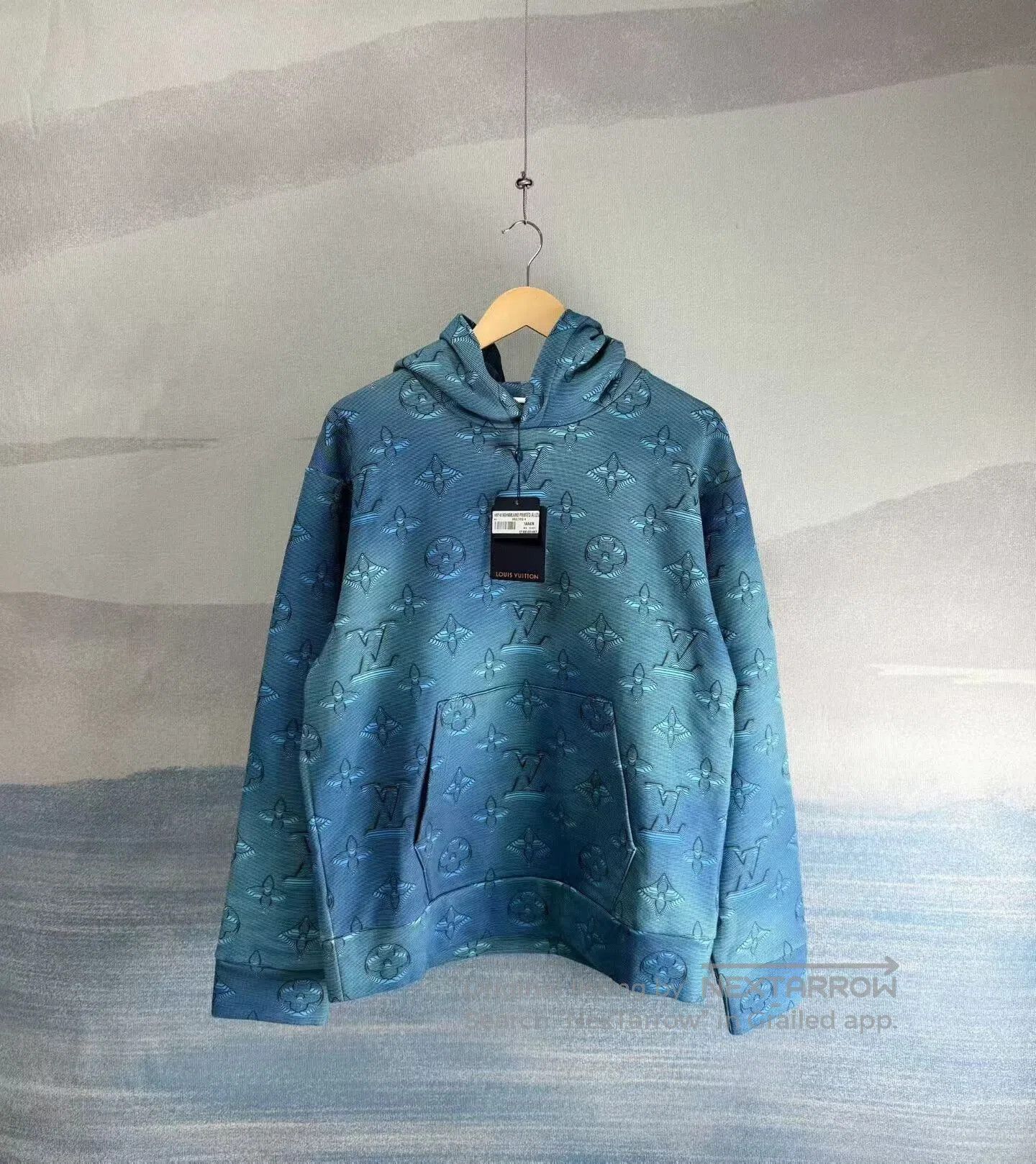 Louis Vuitton louis vuitton blue logo printed hoodie. Size US M / EU 48-50 / 2 - 1 Thumbnail