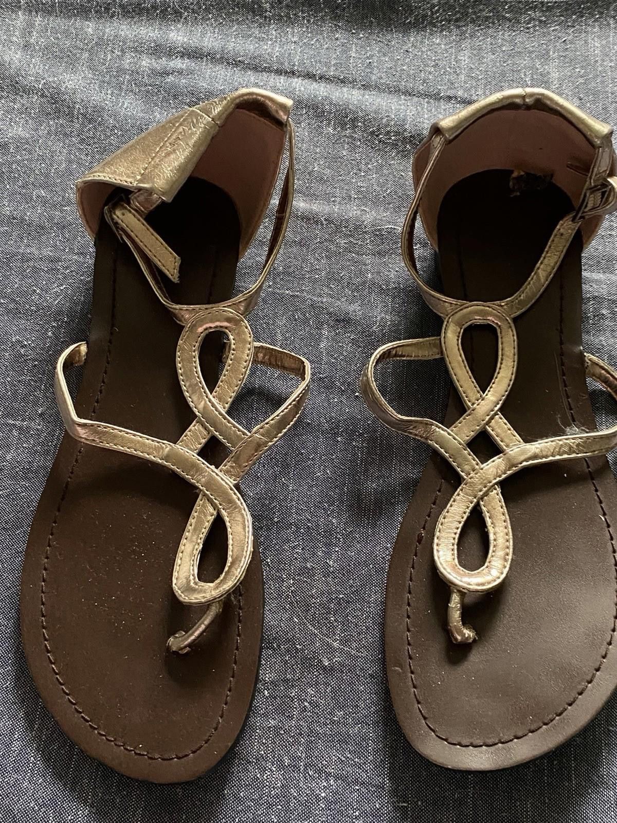 The Unbranded Brand Women’s Gold Flip Flops Sandals Size 8 Size US 8 / IT 38 - 1 Thumbnail