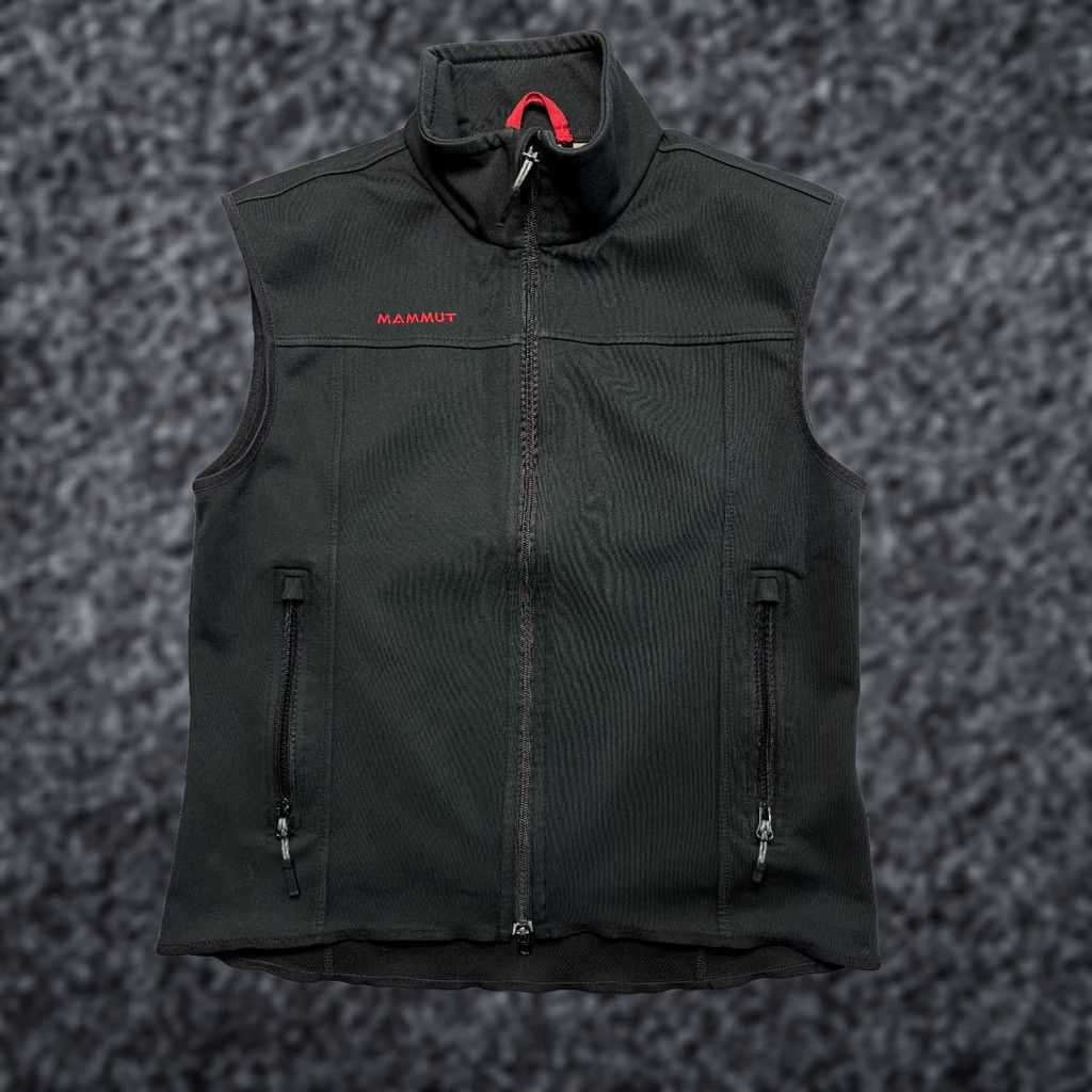 Mammut Mammut Black Vest Windstopper Waistcoat M Unisex Adults Zip Vest Windbreaker Model Size M Black Windstopper Main Selling Point Category: Vest Size US M / EU 48-50 / 2 - 1 Thumbnail