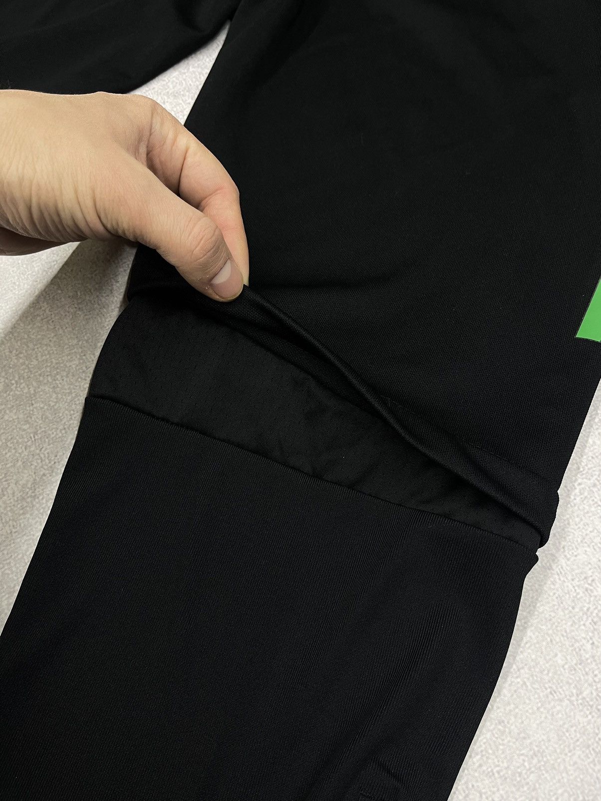 Adidas Mens Adidas Celtic Black Sweatpants Aeroready Soccer Jersey Size US 30 / EU 46 - 6 Thumbnail