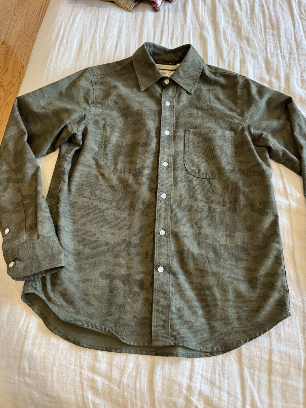 Rogue Territory Rogue territory green button front camo dress shirt Size US S / EU 44-46 / 1 - 1 Thumbnail