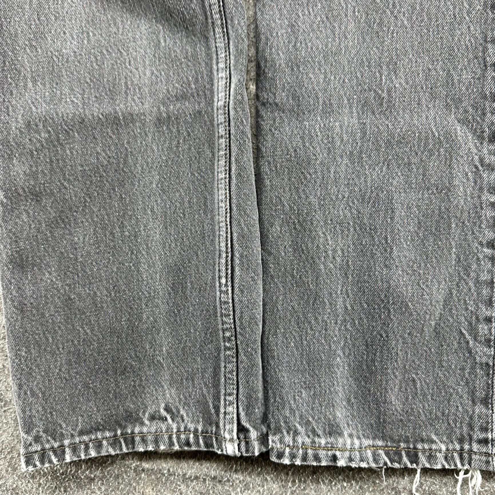 Levi's VINTAGE Levi's 501 Jeans Men 30x31 32x32 Black Dark Wash Straight Regular 90s USA Mens Jeans Reg Regular Distressed 5-Pocket Model Levi's 501 Series Size US 30 / EU 46 - 5 Thumbnail