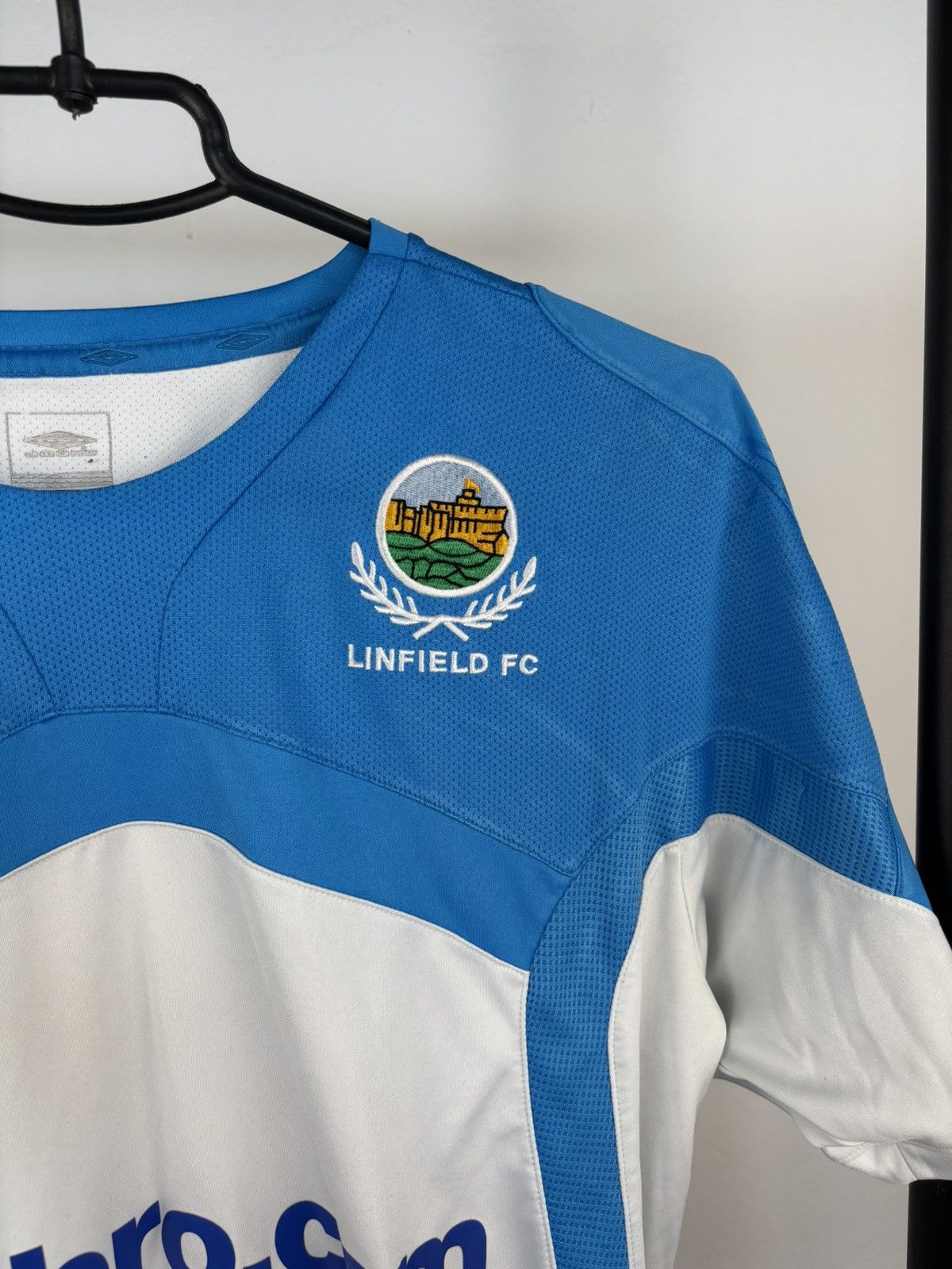 Umbro × Vintage Umbro x Linfield FC vintage jersey size M Size US M / EU 48-50 / 2 - 2 Thumbnail