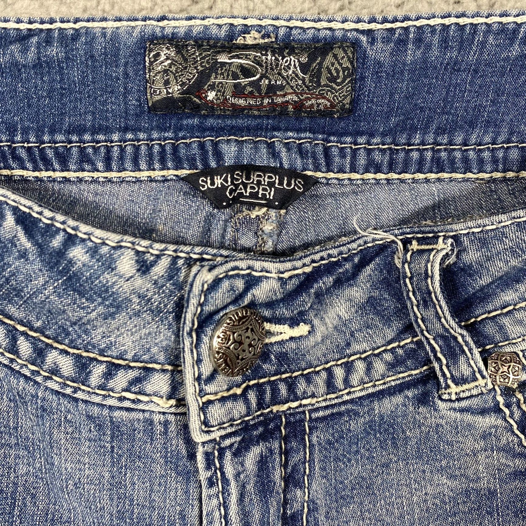 Silver Jeans Co. Silver SUKI SURPLUS Capri Jeans Womens Flap Pocket Thick Stitch Blue 29x20 Pockets Medium Wash US Made Size 29" - 4 Thumbnail
