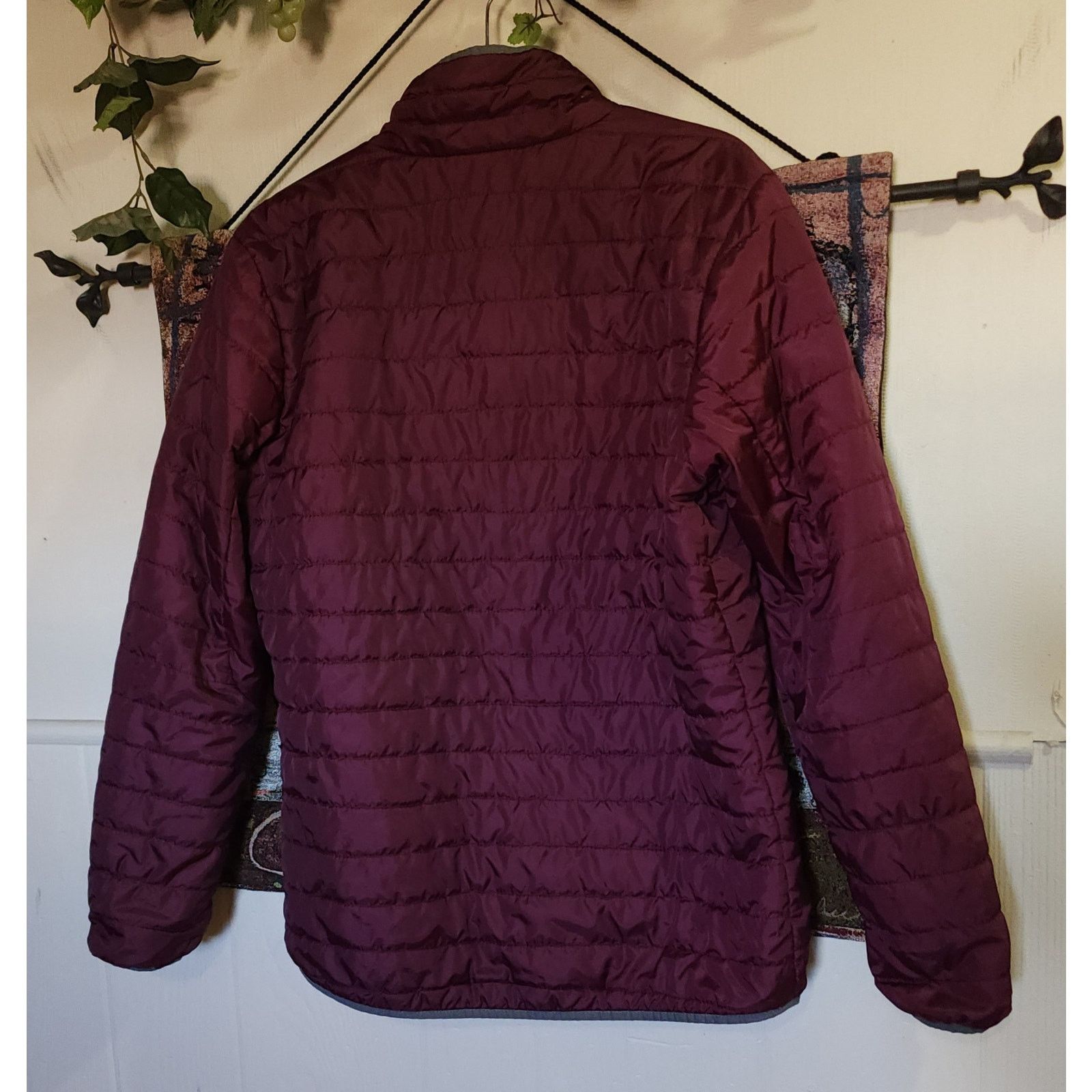 Under Armour Under Armour lightweight Burgandy MT Grizzlies Jacket MD/M Size M / US 6-8 / IT 42-44 - 2 Thumbnail