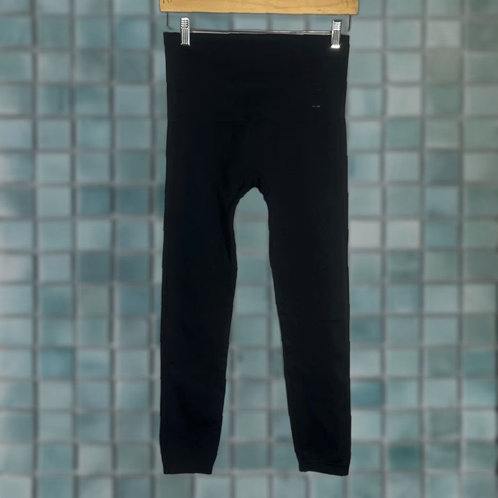 Spanx **SPANX Black 1X Leggings Shapewear Hi Rise Stretch** User: SPANX Black 1X Leggings Shapewear Hi Rise Stretch Size 40" / US 18 - 1 Thumbnail