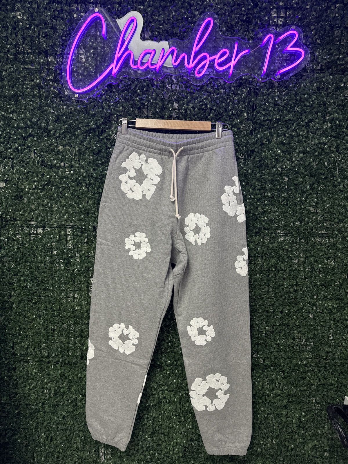DENIM TEARS Denim tears sweatpant Size US 30 / EU 46 - 1 Thumbnail