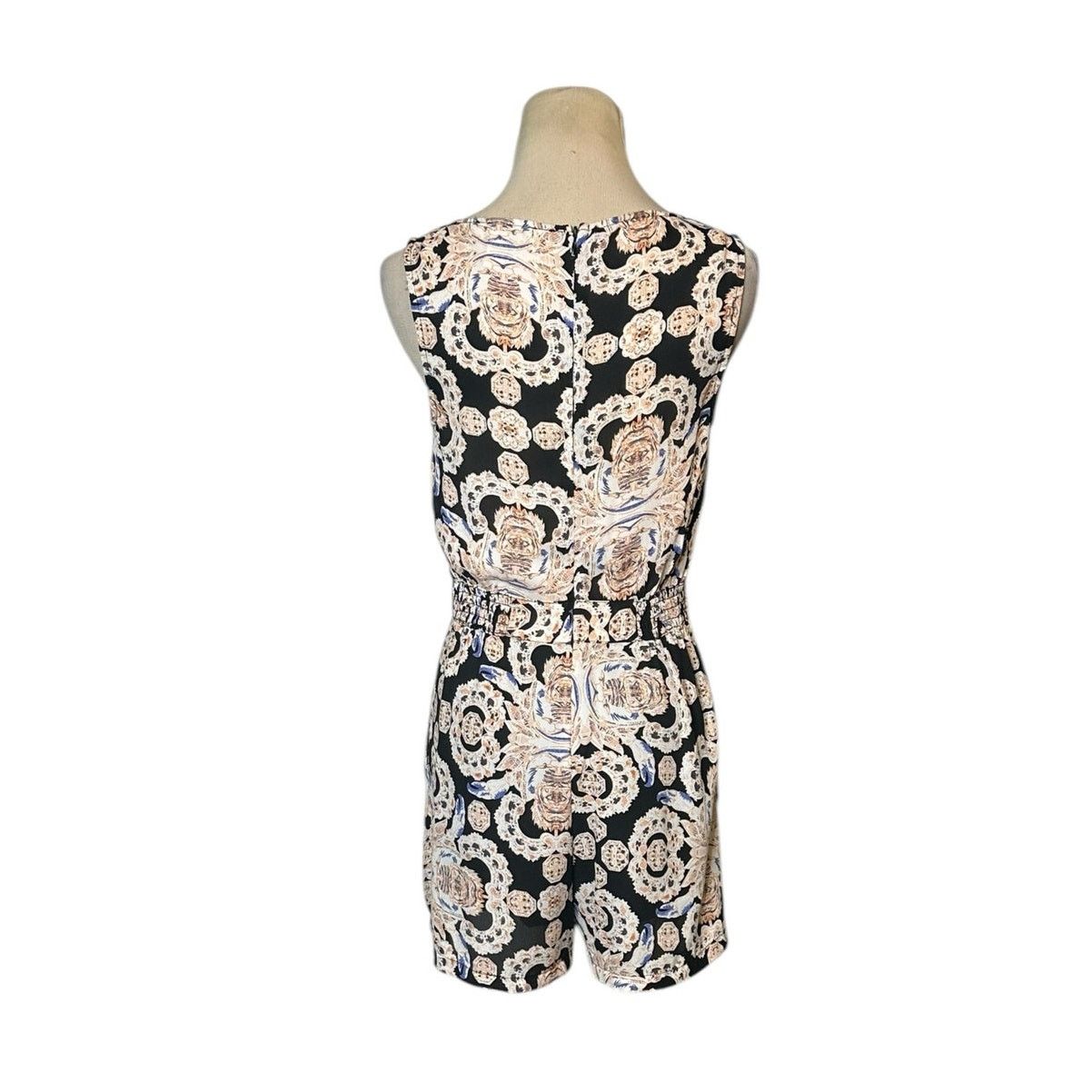Forever 21 Forever 21 black cream print summer romper size XS Size 26" / US 2 / IT 38 - 8 Thumbnail