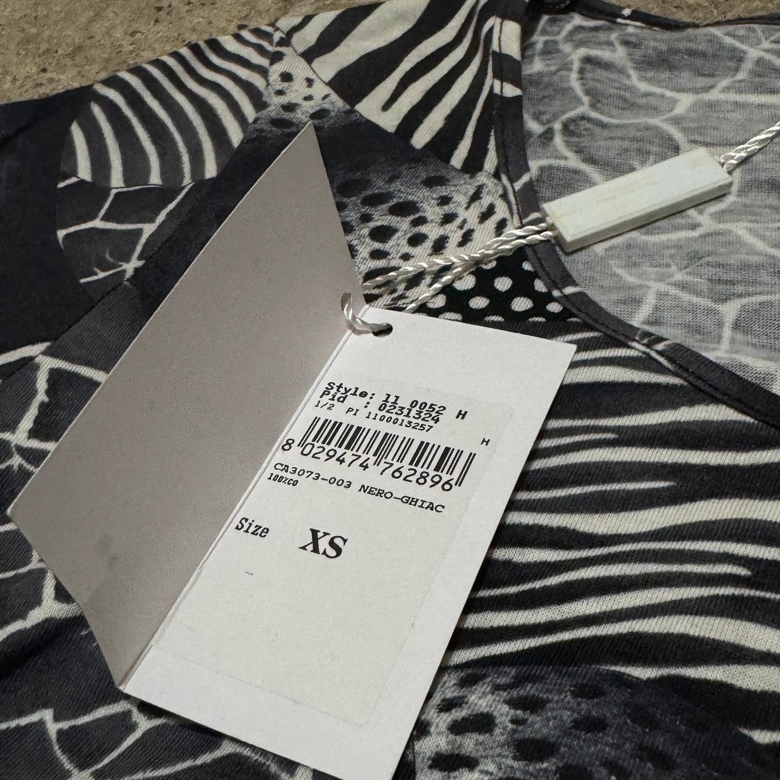 Salvatore Ferragamo Vintage Salvatore ferragamo overprinted zebra top Size XS / US 0-2 / IT 36-38 - 6 Thumbnail
