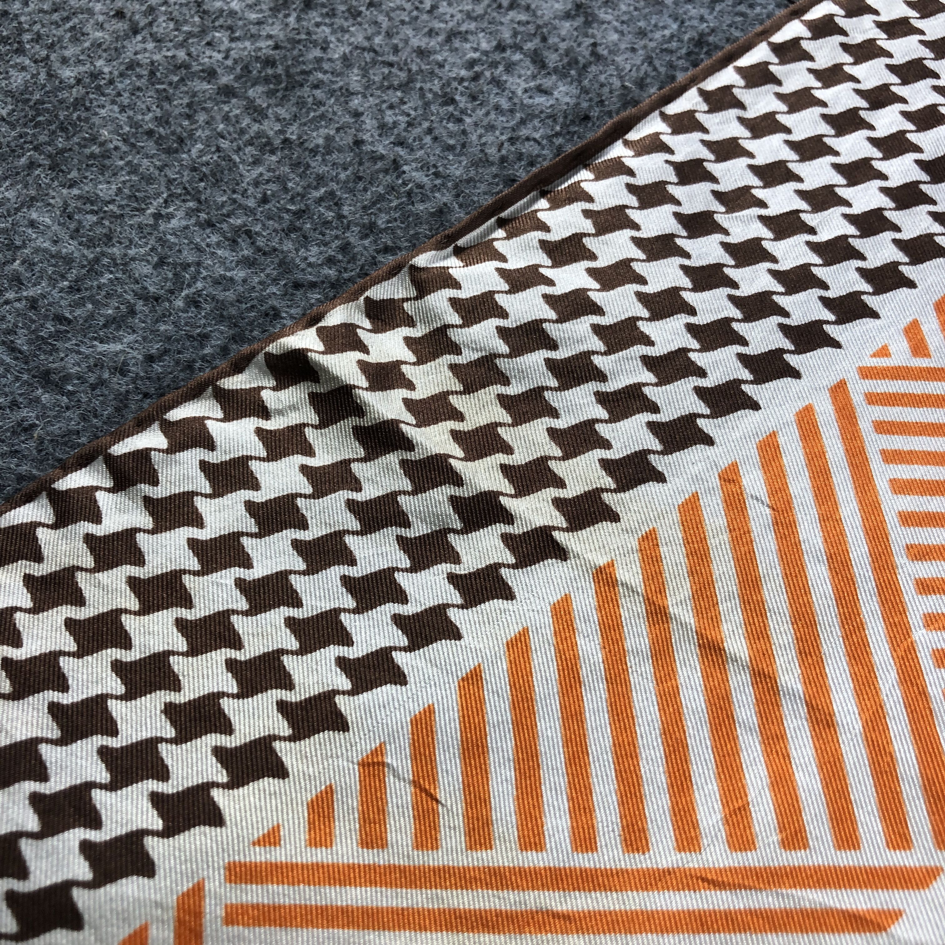 Vintage Vintage Luxury Houndstooth Hand Rolled Silk Scarf M1337 Size ONE SIZE - 10 Thumbnail
