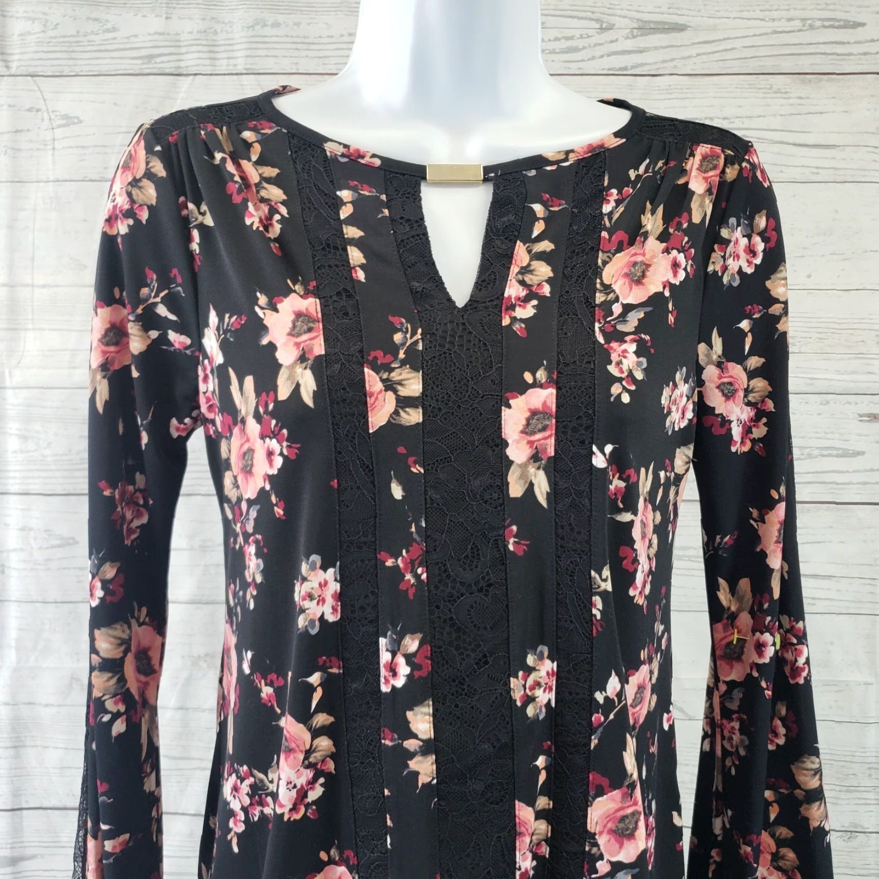 White House Black Market White House Black Market Blouse Womens Top Long Sleeve Floral Lace Hem 2XSP Pink Red Black Vintage No N/A Size XXS / US 00 / IT 34 - 2 Thumbnail