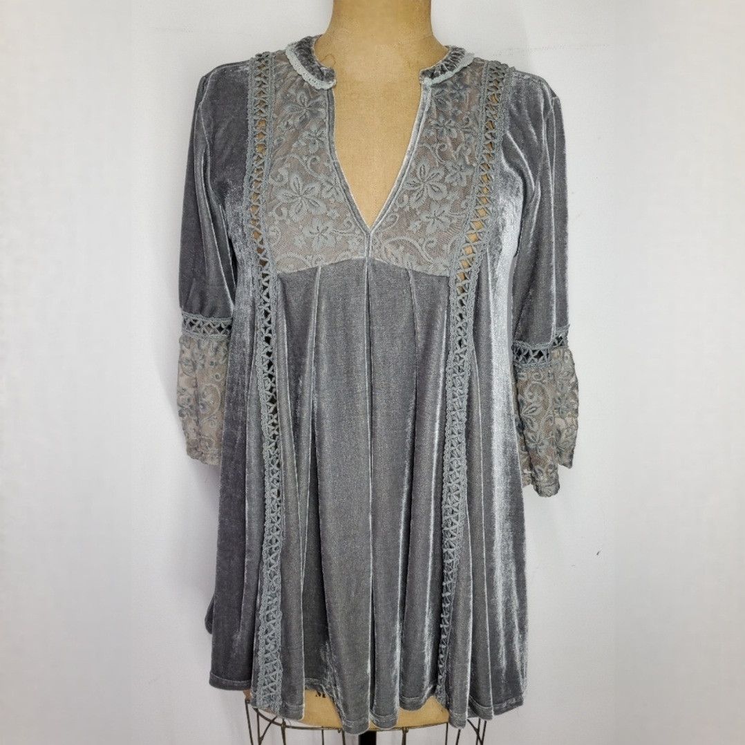 Other POL Size S Tunic Top Velvet Lace V-Neck 3/4 Bell Sleeve Grey Size S / US 4 / IT 40 - 1 Thumbnail