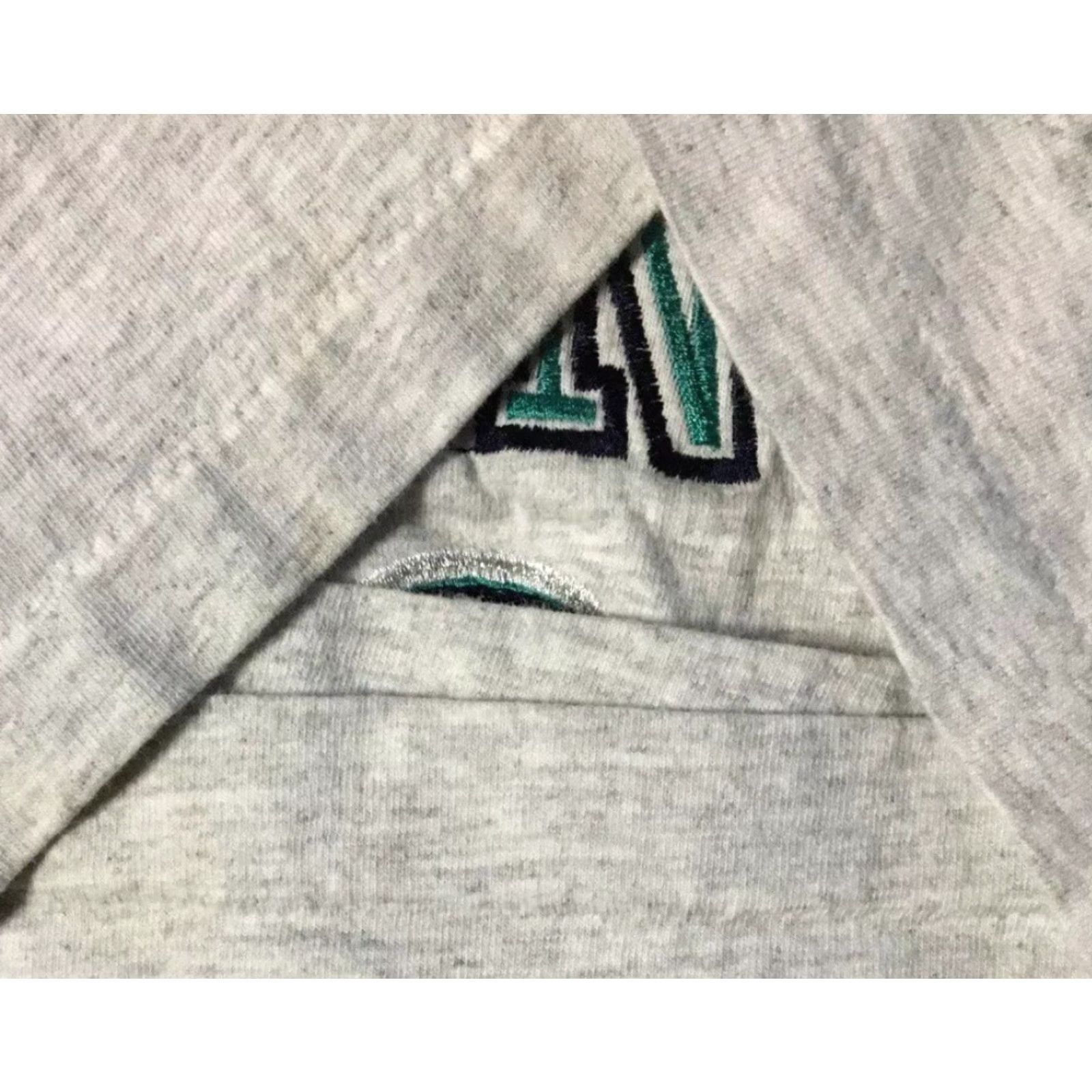 Vintage VINTAGE Seattle Mariners Shirt MLB Grunge 90s XL Green Ken Griffey Jr. Track Embroidered Men XL Baseball Shirt Size US XL / EU 56 / 4 - 3 Thumbnail