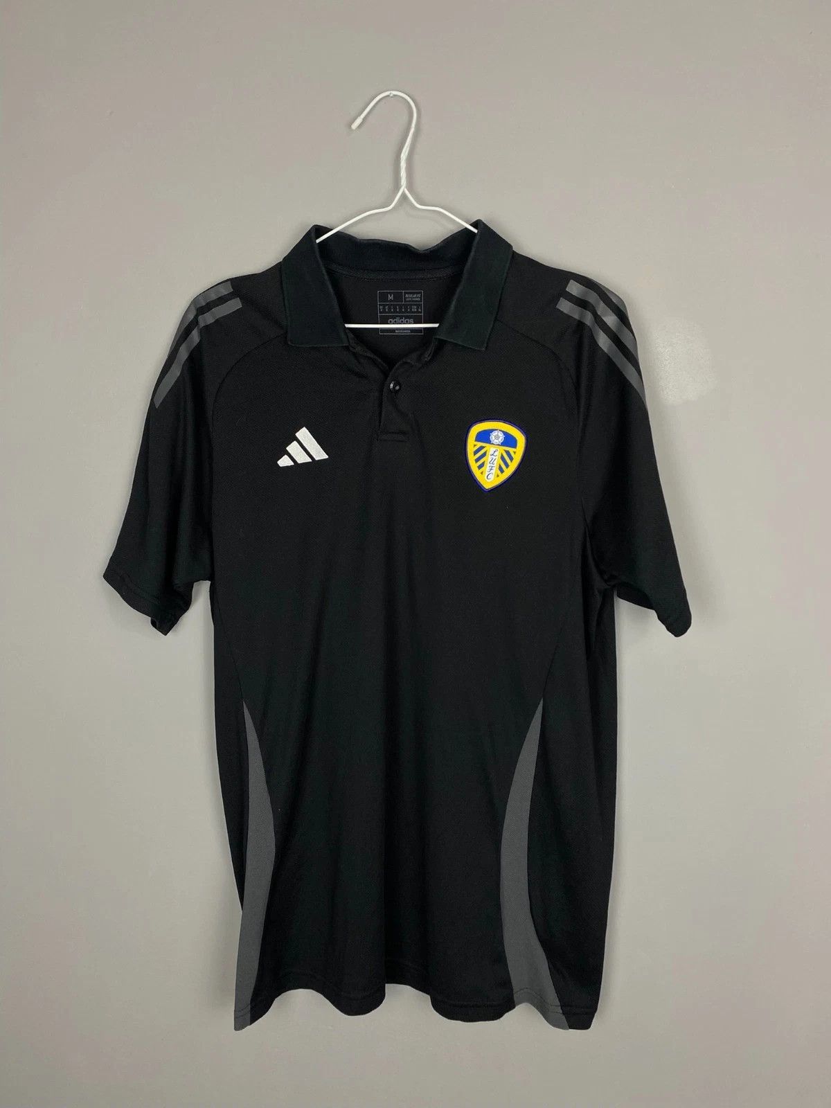 Adidas LEEDS UNITED 2023/2024 TRAINING SHIRT SOCCER JERSEY ADIDAS Size US M / EU 48-50 / 2 - 1 Thumbnail