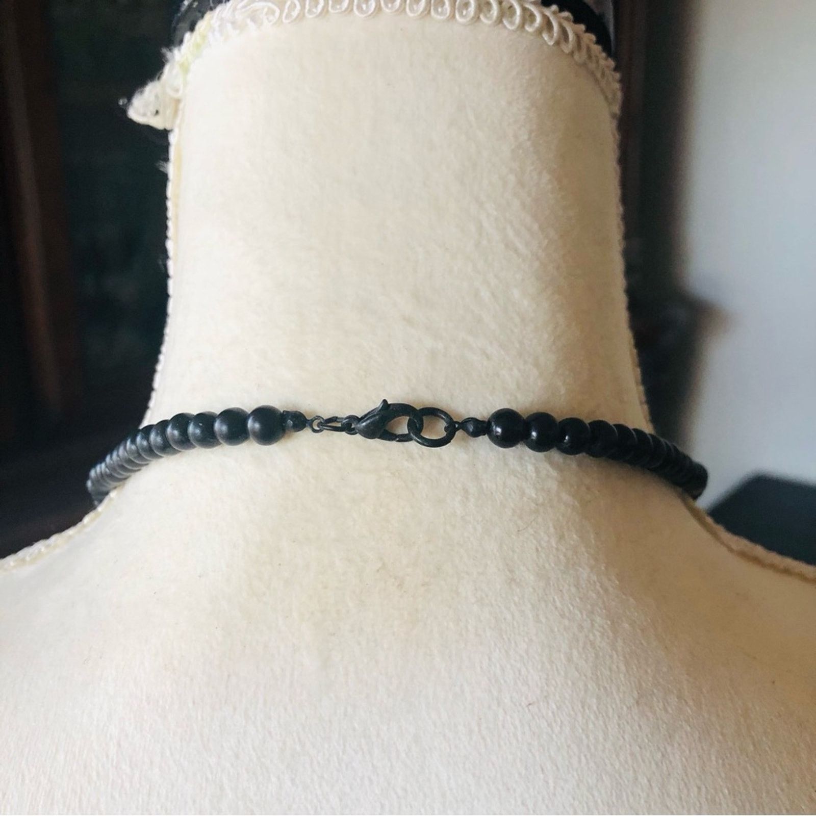 Jewelry Bold black resin disc wood bead necklace Size ONE SIZE - 6 Thumbnail