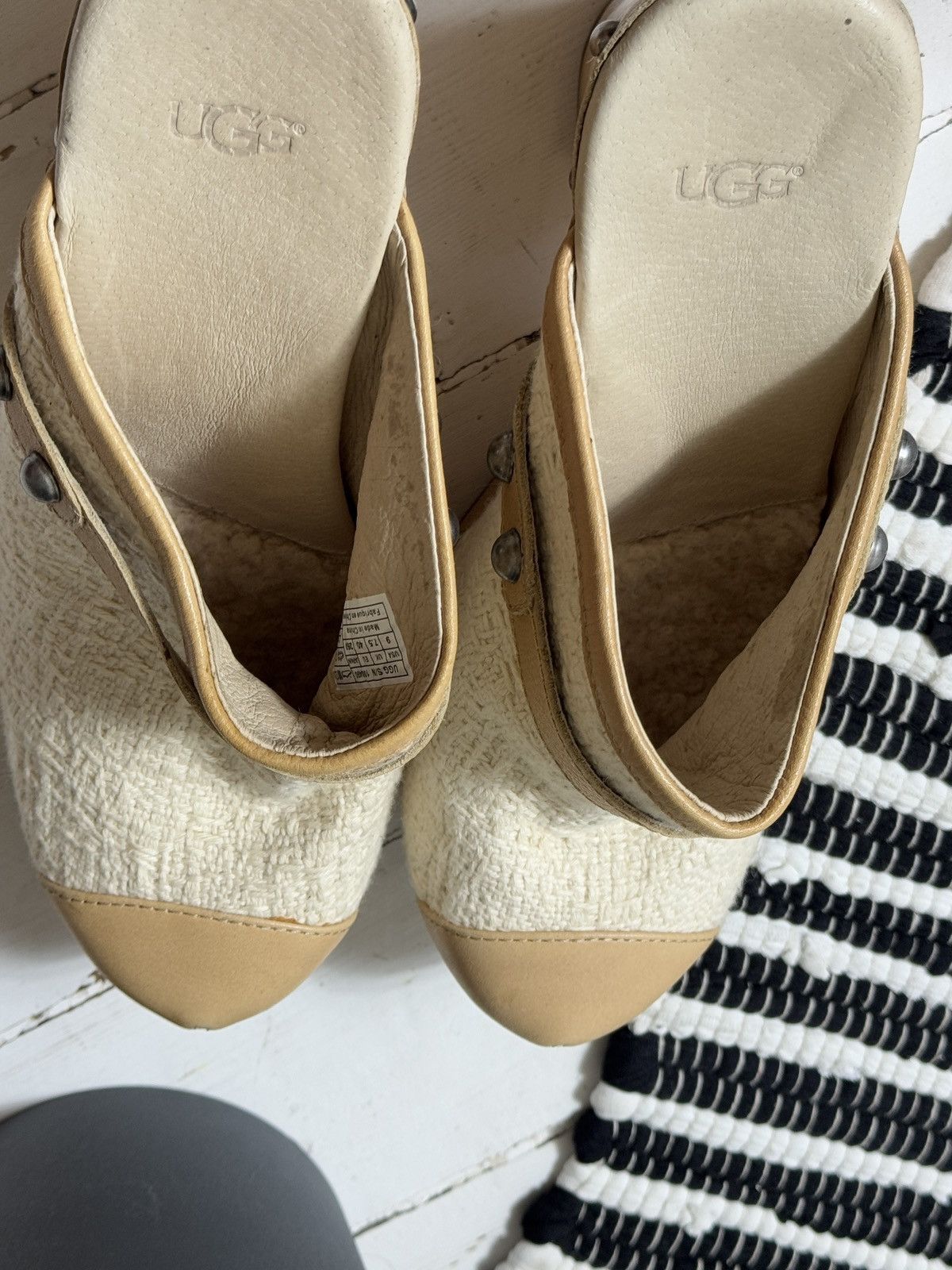 Ugg VINTAGE UGG TAN AND CREAM 2000s MULES CLOGS Size US 9 / IT 39 - 10 Thumbnail