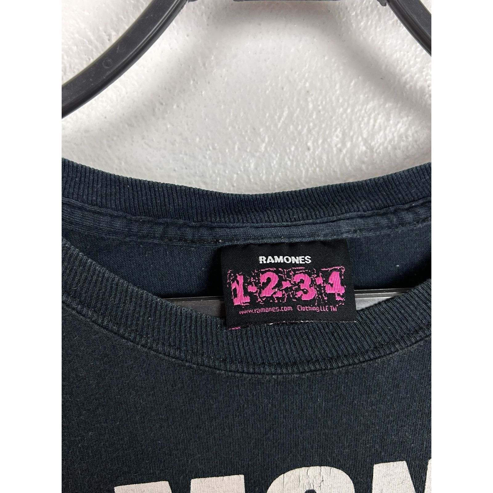 Band Tees 00s Vintage 2006 Ramones 1234 Faded Short Sleeve T-Shirt Size US M / EU 48-50 / 2 - 6 Thumbnail