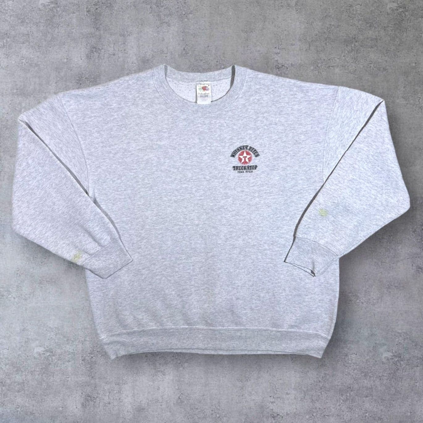 Fruit Of The Loom VINTAGE Whiskey Pete's Truck Stop "Primm, Nevada" Souvenir Grey Sweatshirt XXL Mens Sweatshirt Grey 1990s Primm Nevada Graphic Print on Chest and Back Size US XXL / EU 58 / 5 - 2 Thumbnail