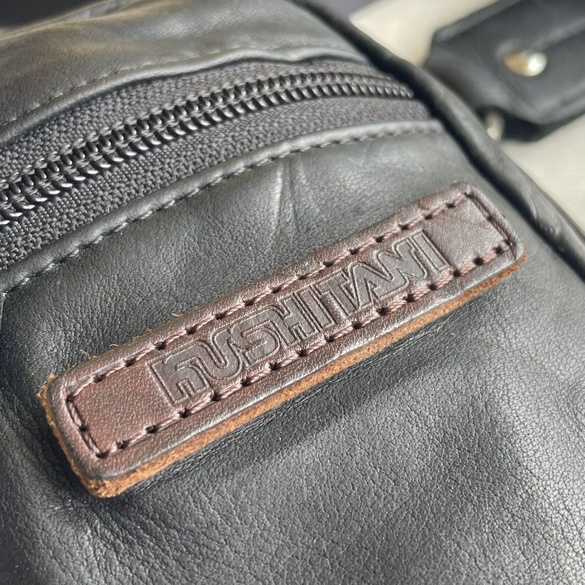Japanese Brand RUSHITANI TACTICAL 2 WAY LEATHER LEG BAG Size ONE SIZE - 4 Thumbnail