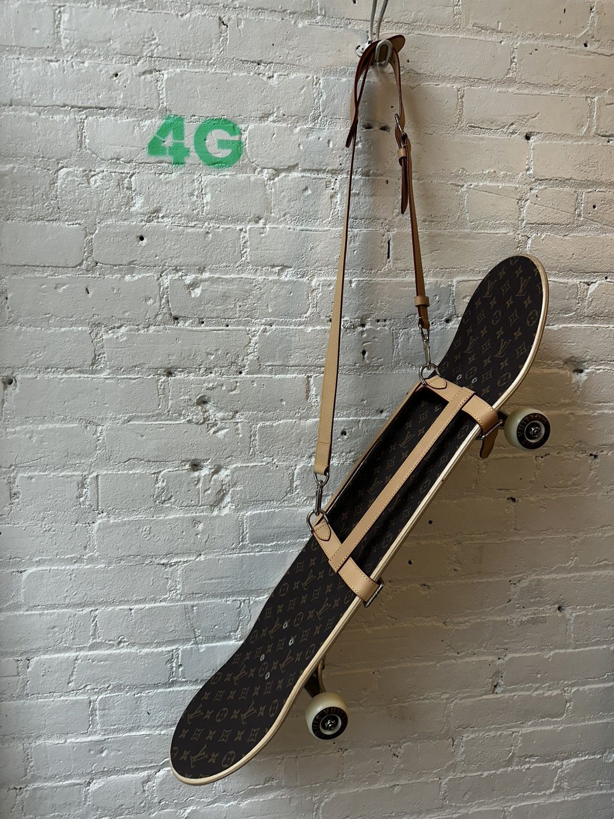 Louis Vuitton × Virgil Abloh LOUIS VUITTON LV VIRGIL SKATEBOARD BAG STRAP RUNWAY Size ONE SIZE - 8 Thumbnail