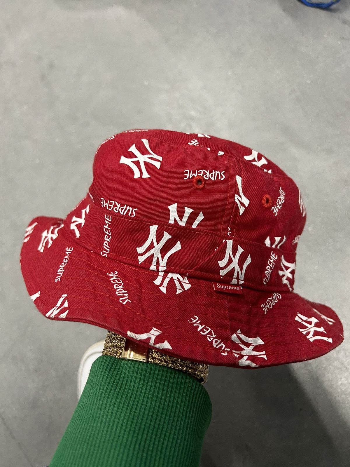 Supreme yankees hot sale bucket hat