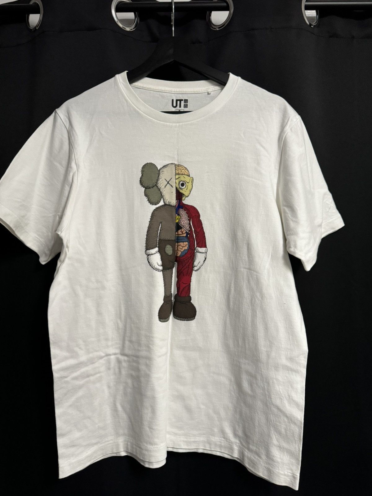 Kaws × Uniqlo Uniqolo x Kaws Tee Size US M / EU 48-50 / 2 - 2 Thumbnail
