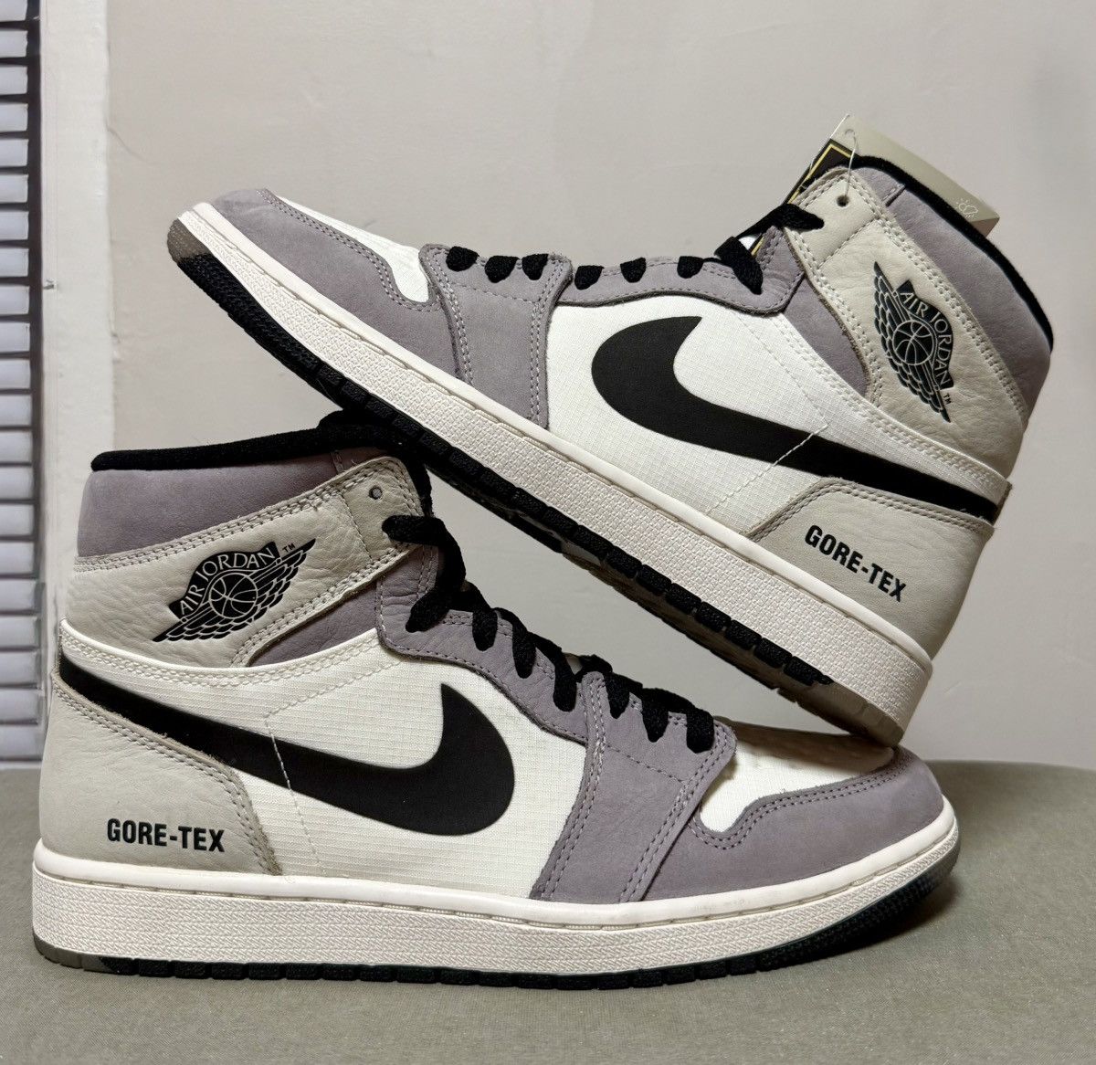 Jordan Brand JORDAN 1 HIGH ELEMENT GORE-TEX 'LIGHT BONE' Size US 9 / EU 42 - 2 Thumbnail