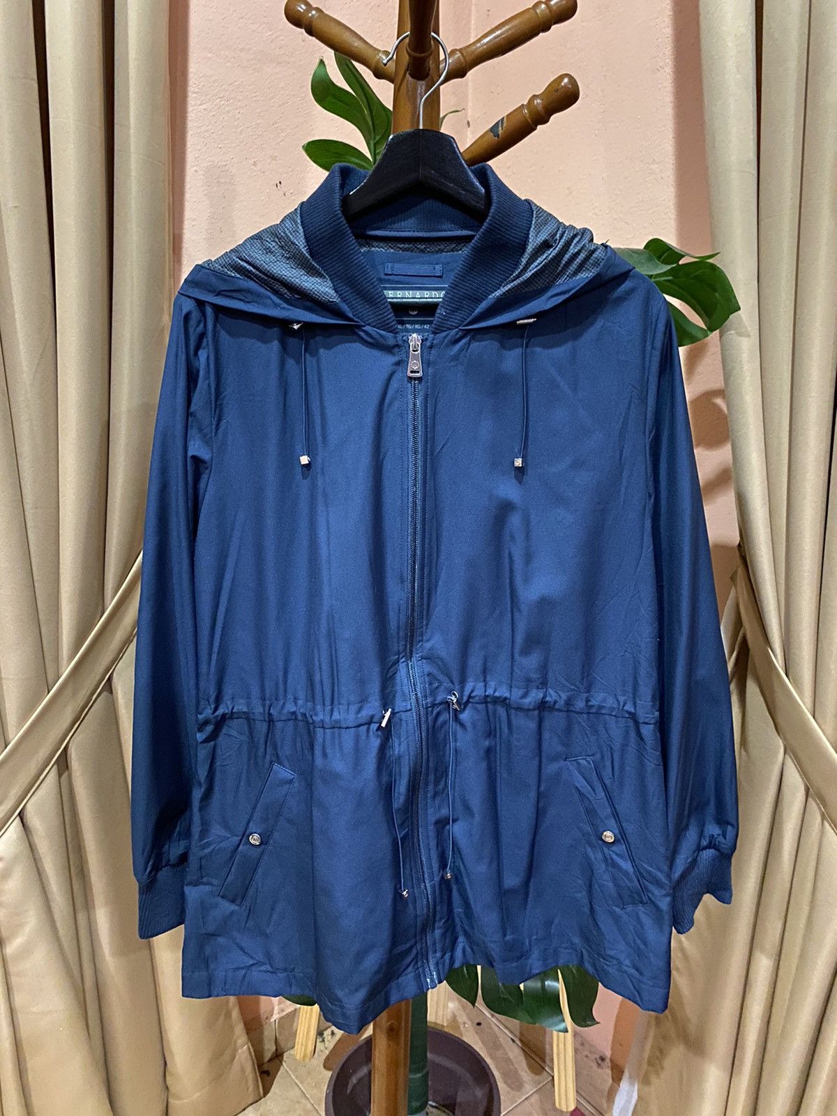 Designer Bernardo Lightweight Hooded Jacket Navy with Drawstring Size XL / US 12-14 / IT 48-50 - 1 Thumbnail