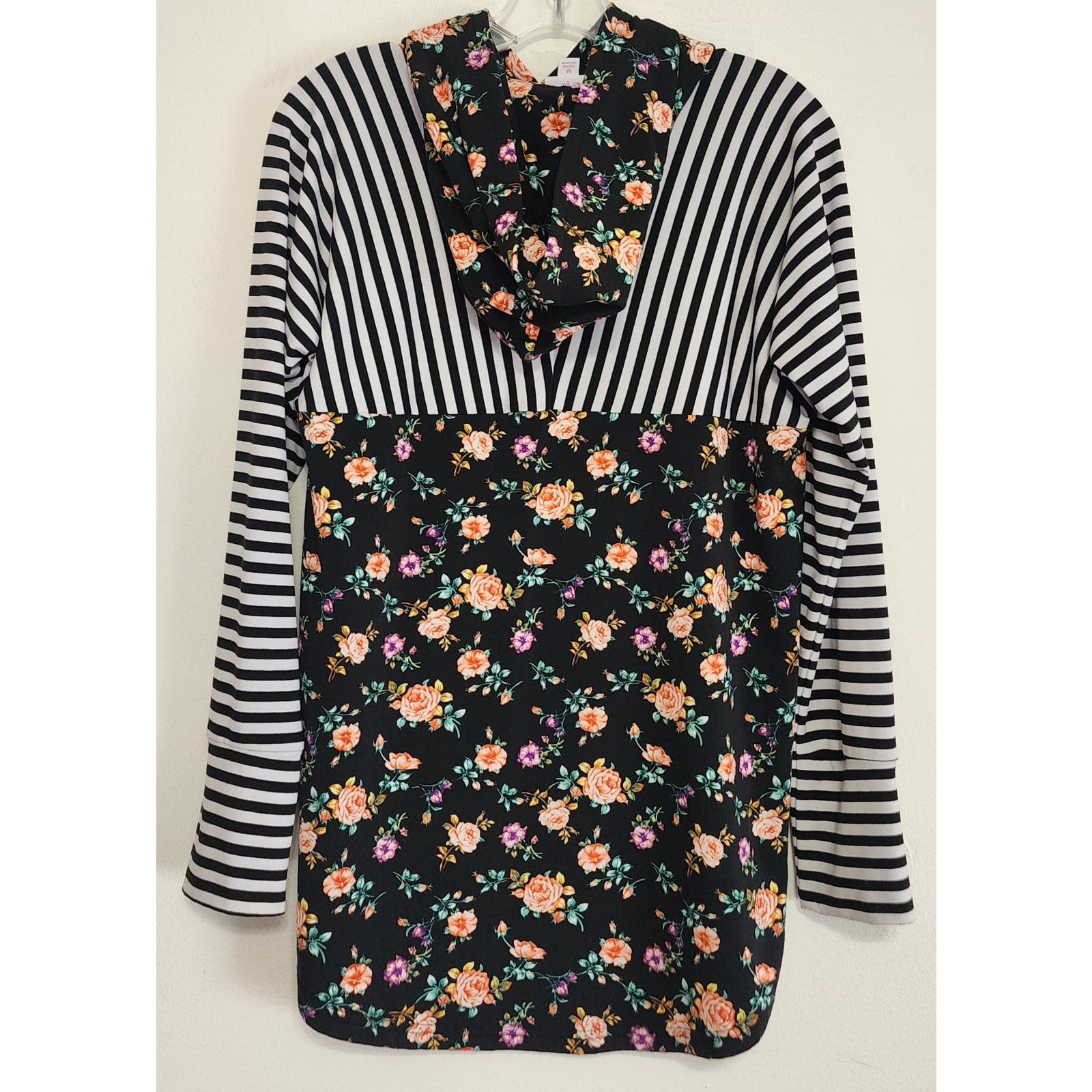 Other LuLaRoe Amber Floral Hoodie Black White Striped Sleeves Med Size M / US 6-8 / IT 42-44 - 2 Thumbnail