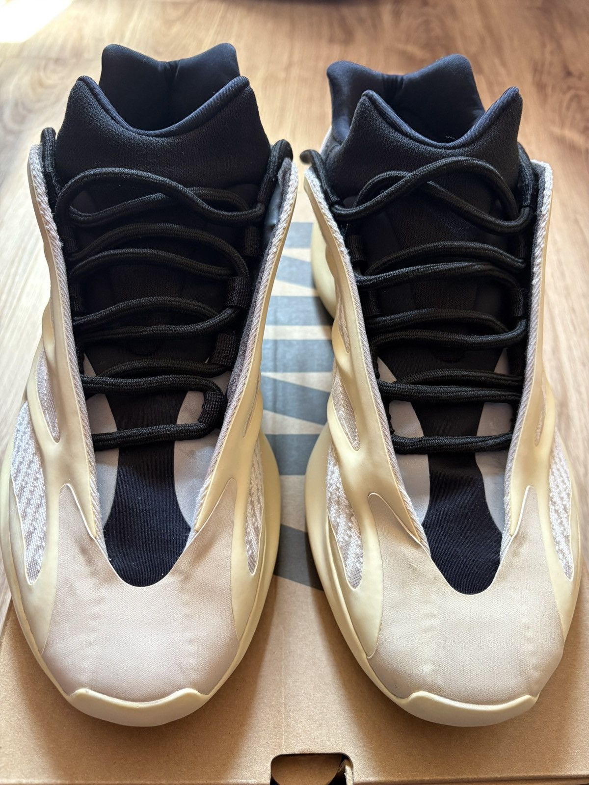 Yeezy Adidas Yeezy 700 V3 Azael Size US 10 / EU 43 - 3 Thumbnail