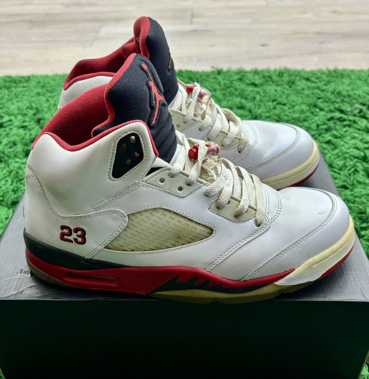 Jordan Brand AIR JORDAN RETRO 5 BLACK TONGUE FIRE RED SIZE 10 Size US 10 / EU 43 - 1 Thumbnail